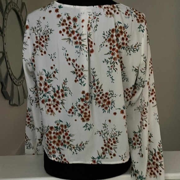 SUGAR + LIPS Floral V-Neck Blouse - So Pretty! - Size Large - Picture 2 of 7